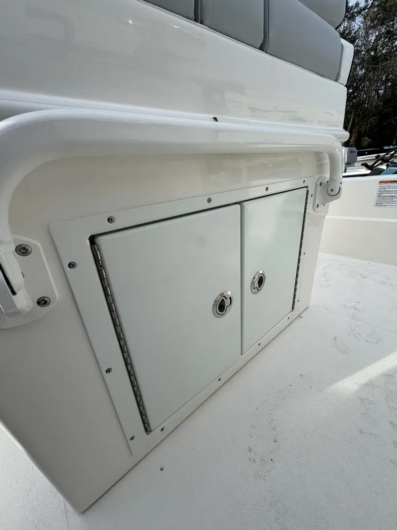 Slide: The Image of Skeeter SX Series SX241 2026 - 20