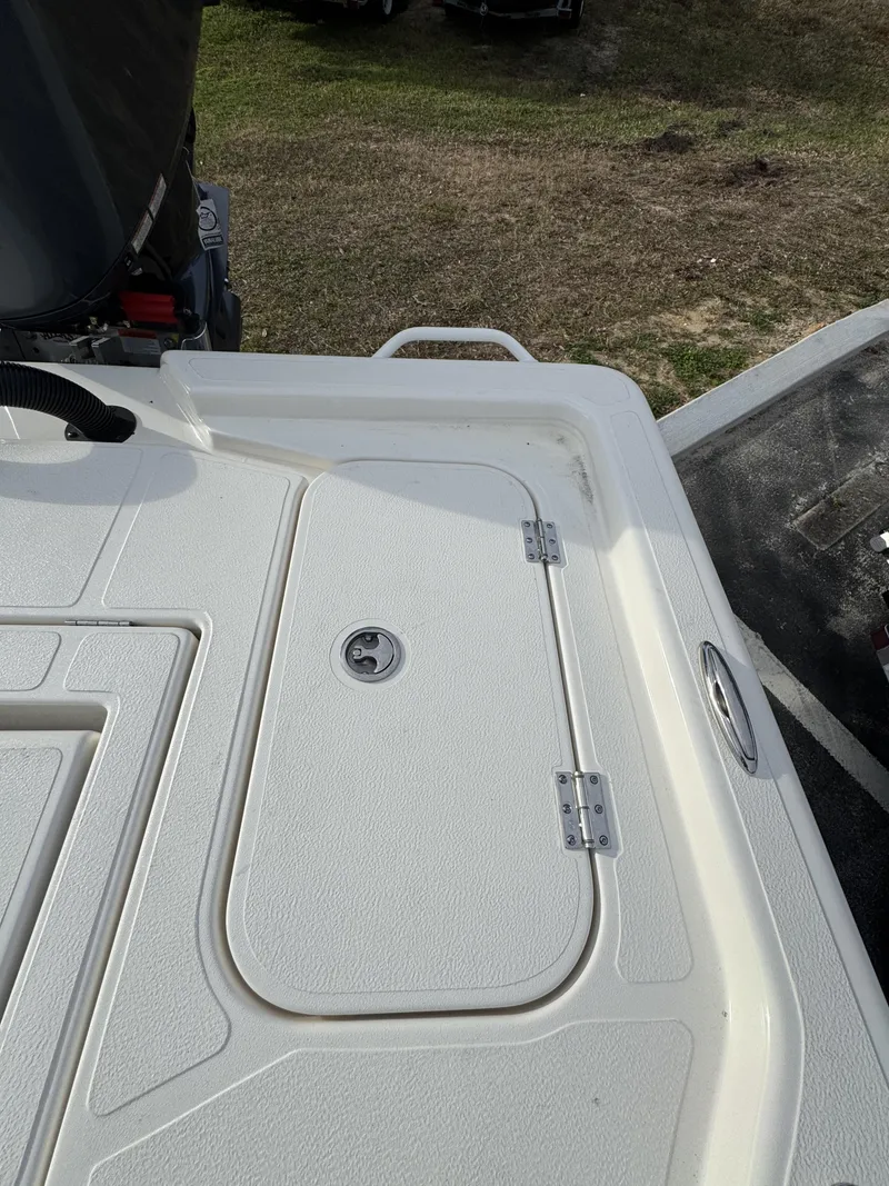 Slide: The Image of Skeeter SX Series SX241 2026 - 23