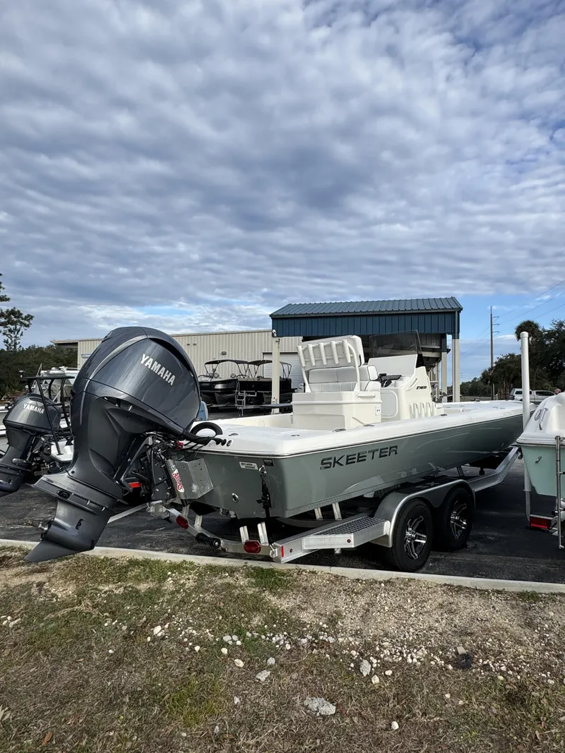 Slide: The Image of Skeeter SX Series SX241 2026 - 25