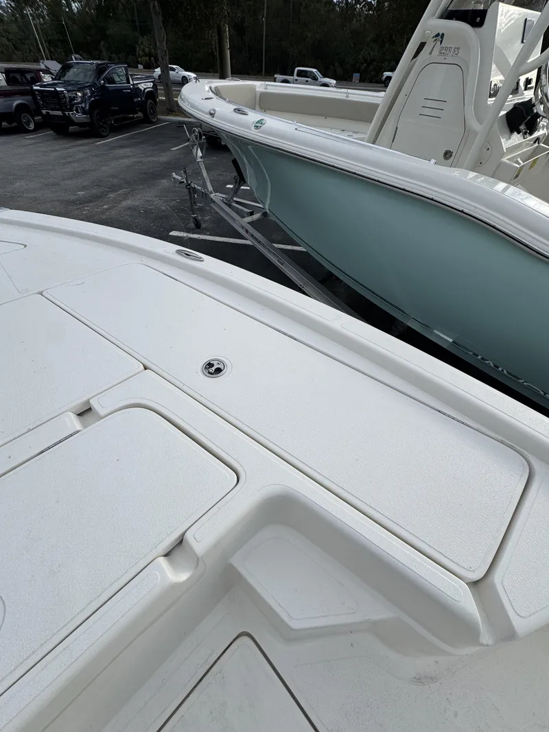 Slide: The Image of Skeeter SX Series SX241 2026 - 32