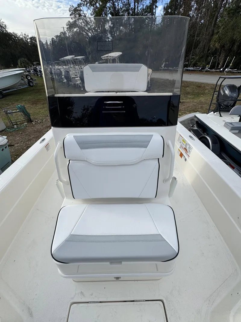 Slide: The Image of Skeeter SX Series SX241 2026 - 35