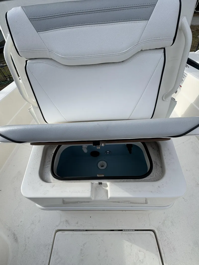 Slide: The Image of Skeeter SX Series SX241 2026 - 36