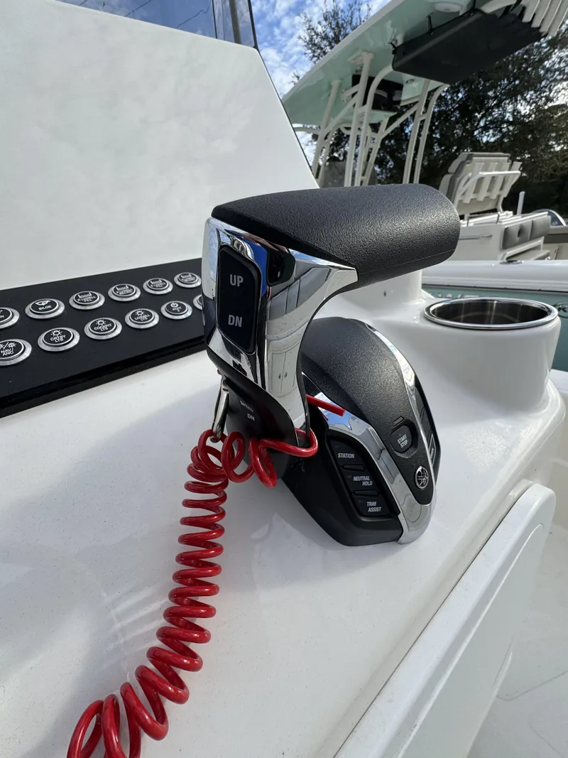 Slide: The Image of Skeeter SX Series SX241 2026 - 40