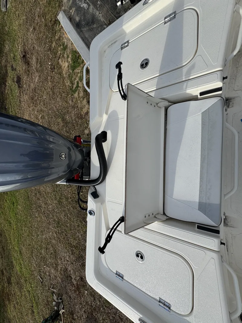 Slide: The Image of Skeeter SX Series SX241 2026 - 44