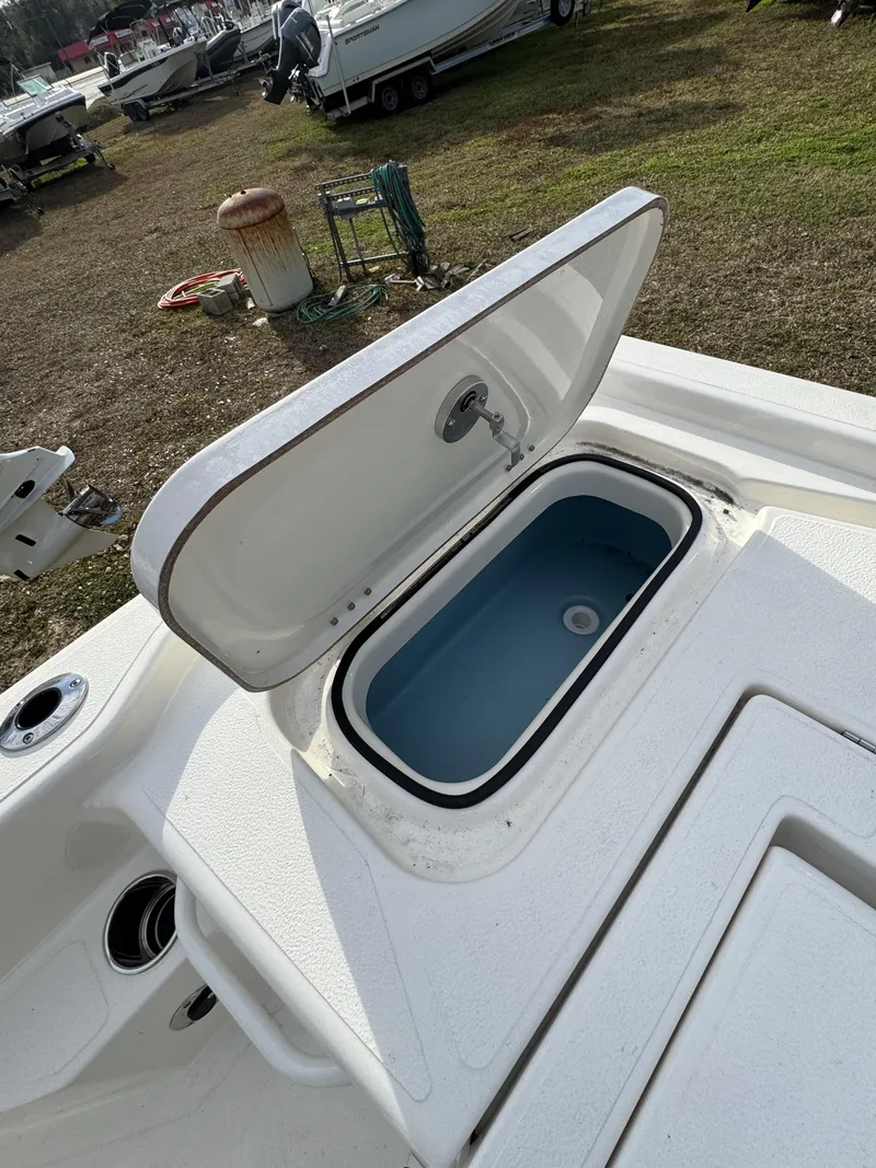 Slide: The Image of Skeeter SX Series SX241 2026 - 46