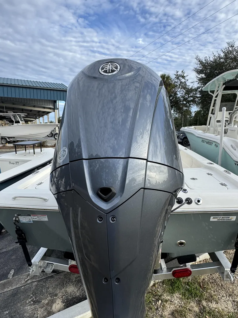 Slide: The Image of Skeeter SX Series SX241 2026 - 5