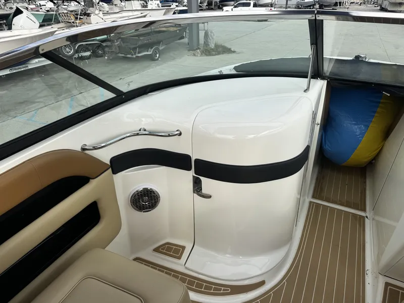 Slide: The Image of Sea Ray 300 SLX 2014 - 11