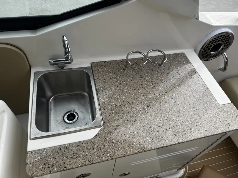 Slide: The Image of Sea Ray 300 SLX 2014 - 9