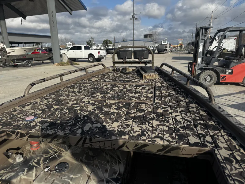 Slide: The Image of Gator Trax 18x52 2006 - 12