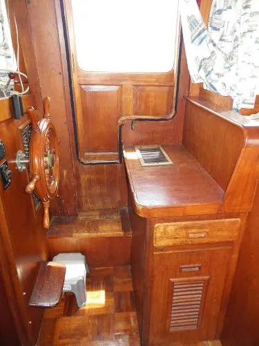 Slide: The Image of Albin AFT CABIN TRAWLER 1980 - 11