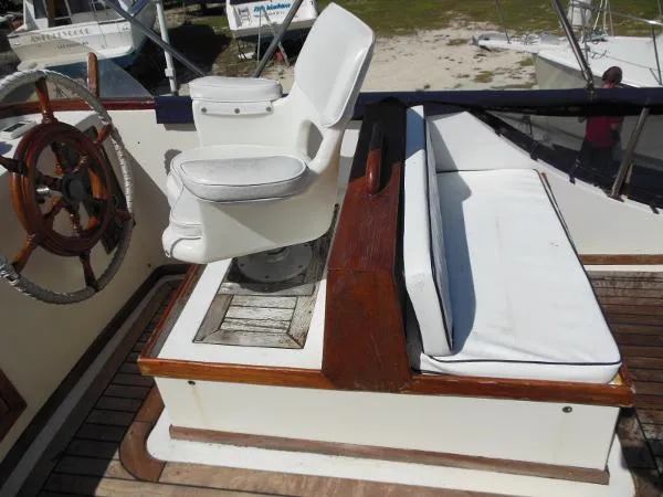Slide: The Image of Albin AFT CABIN TRAWLER 1980 - 5