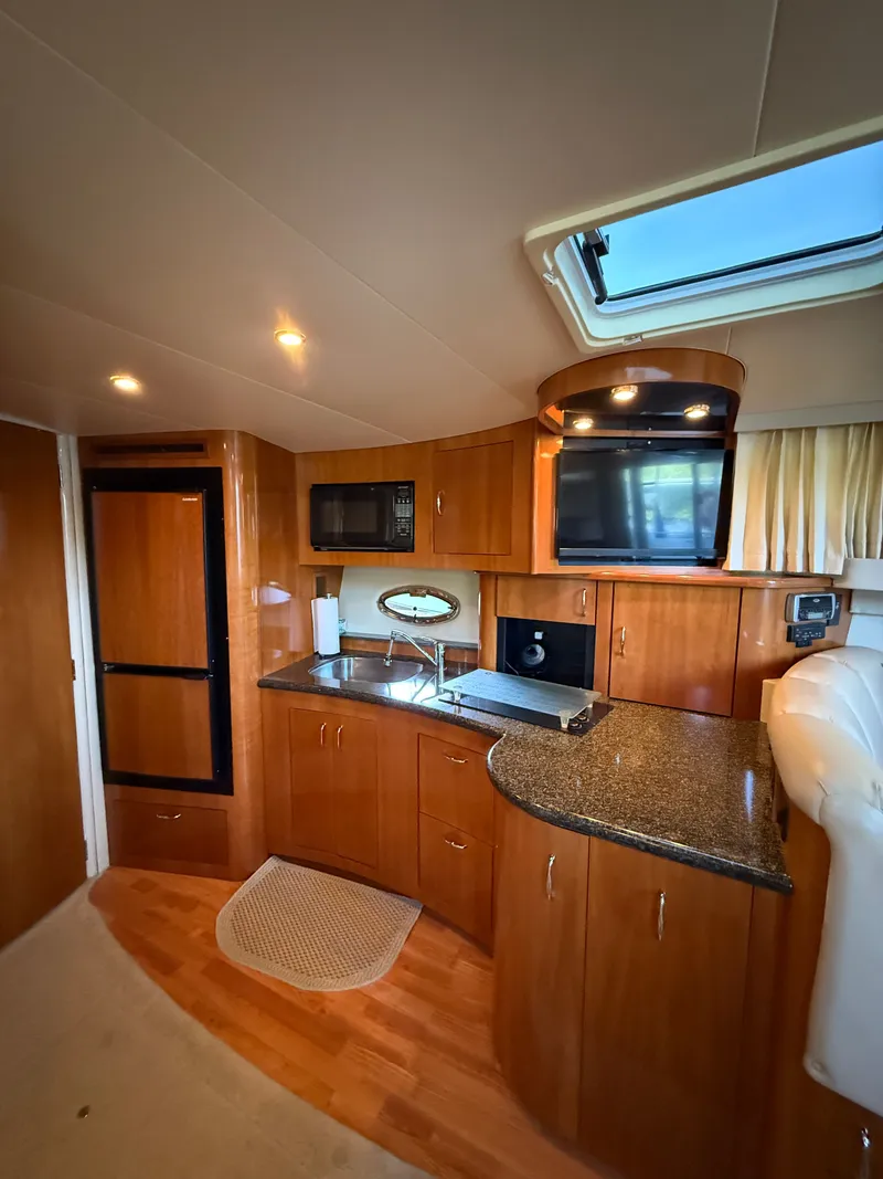 Slide: The Image of Carver 36 Mariner 2005 - 16