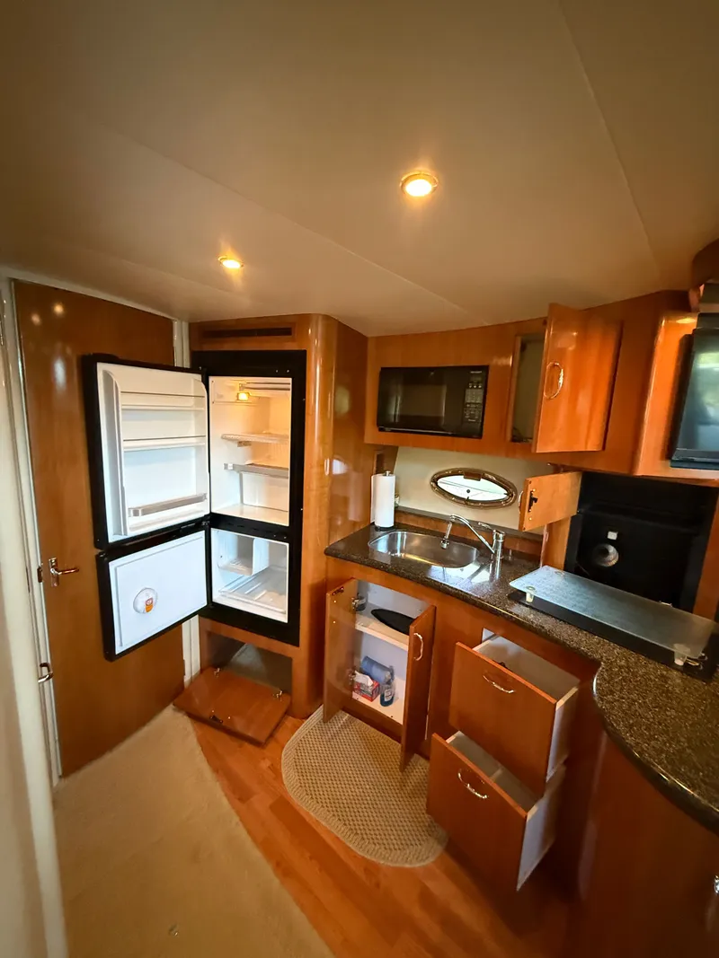 Slide: The Image of Carver 36 Mariner 2005 - 17