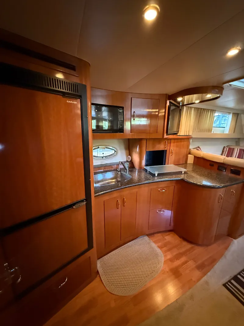 Slide: The Image of Carver 36 Mariner 2005 - 18