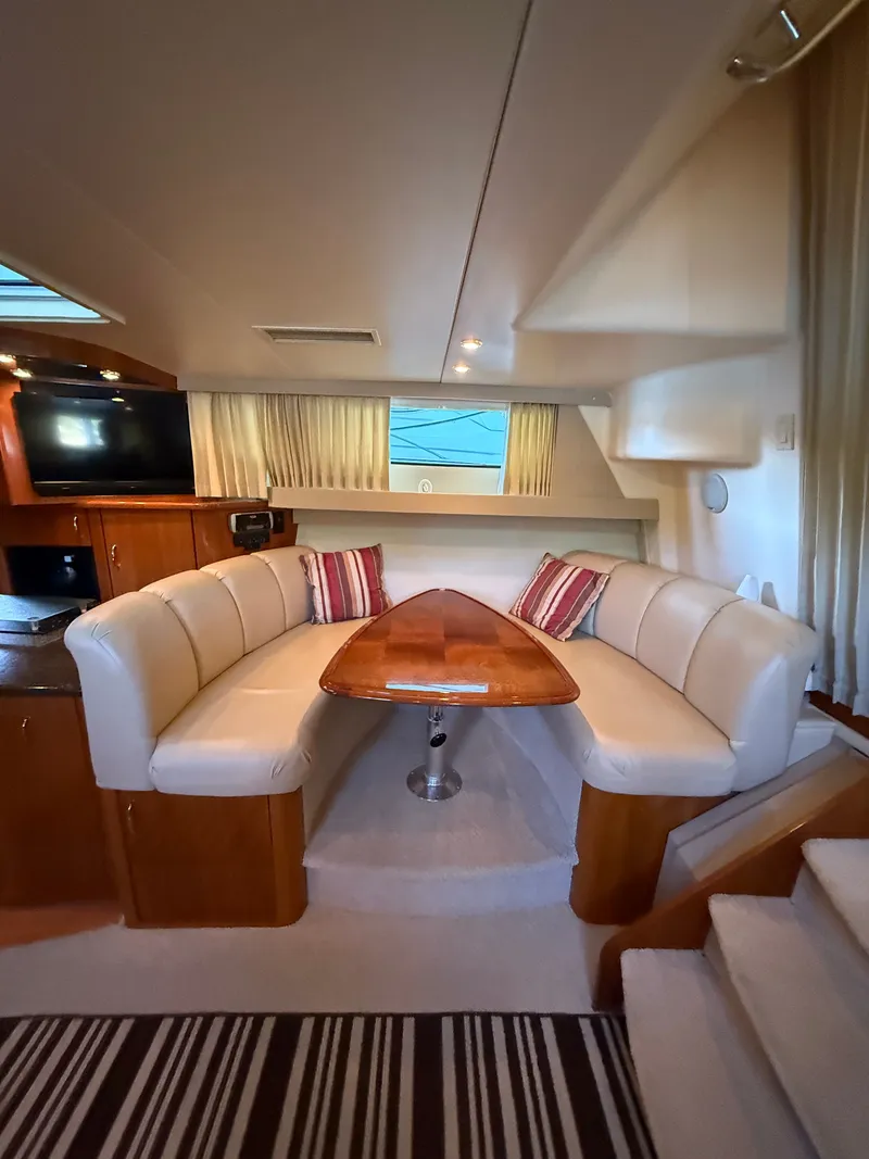 Slide: The Image of Carver 36 Mariner 2005 - 20