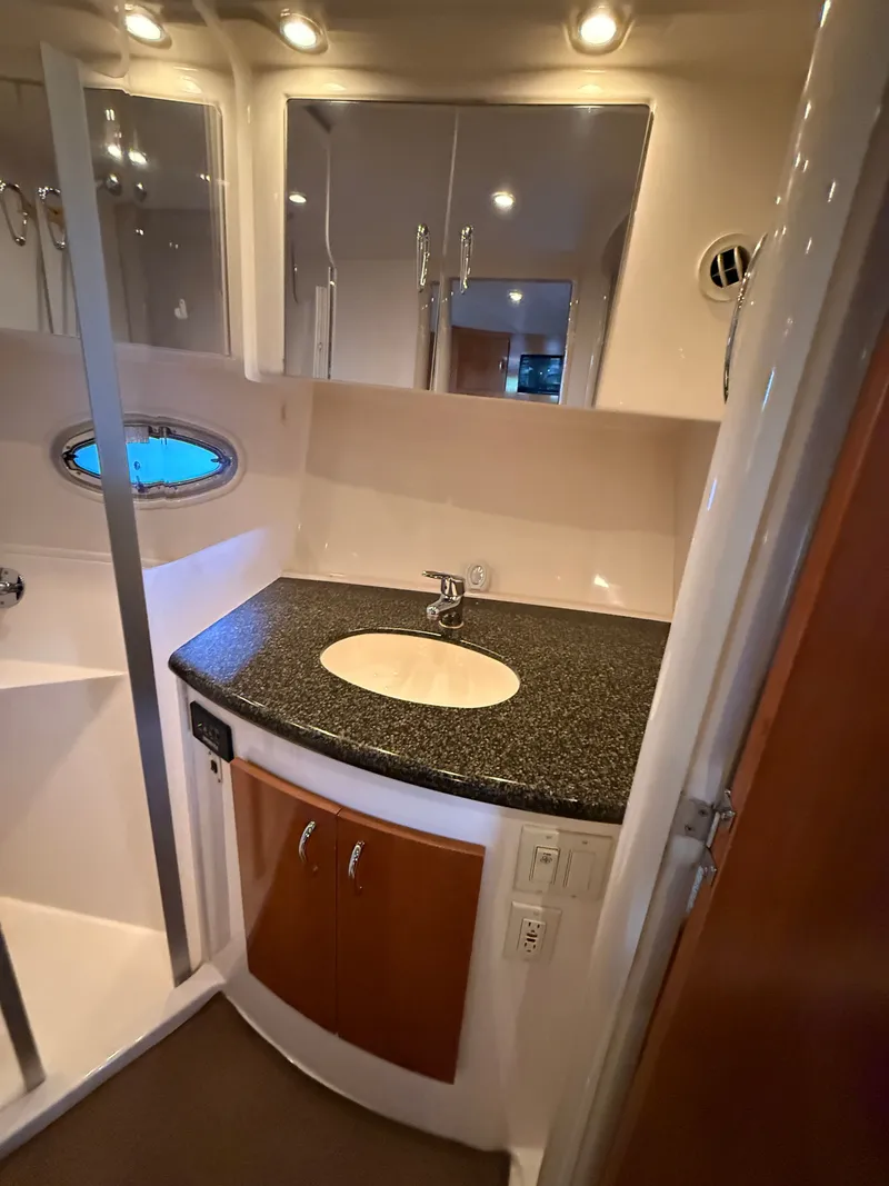 Slide: The Image of Carver 36 Mariner 2005 - 29