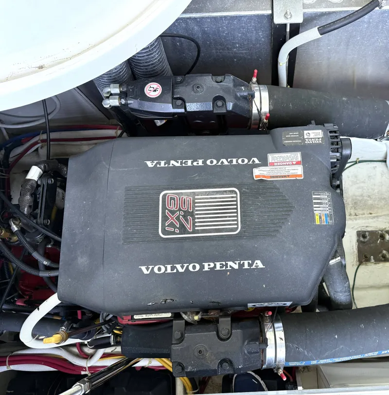 Slide: The Image of Carver 36 Mariner 2005 - 32