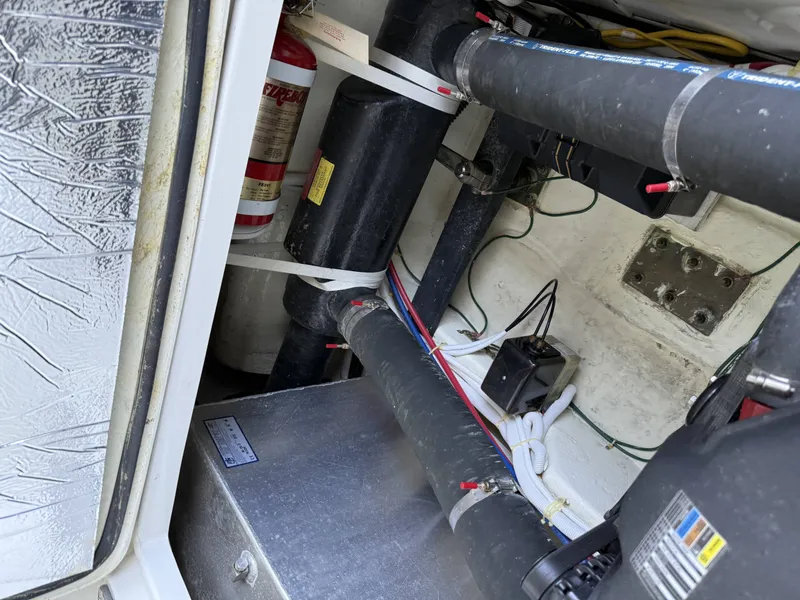 Slide: The Image of Carver 36 Mariner 2005 - 37