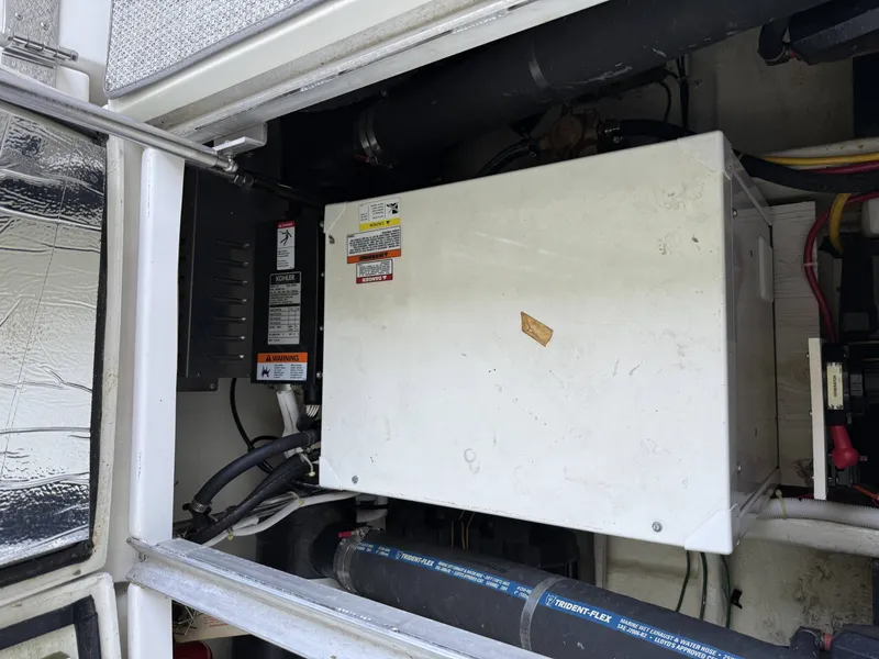 Slide: The Image of Carver 36 Mariner 2005 - 38