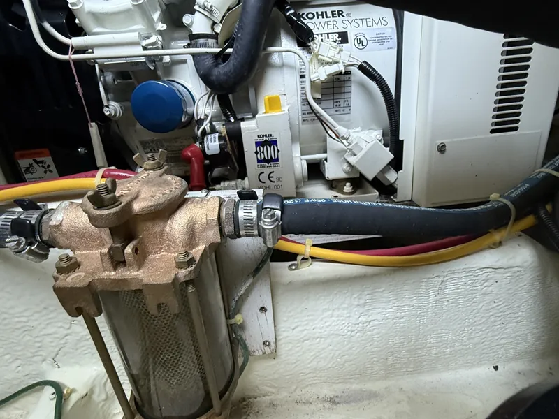 Slide: The Image of Carver 36 Mariner 2005 - 39