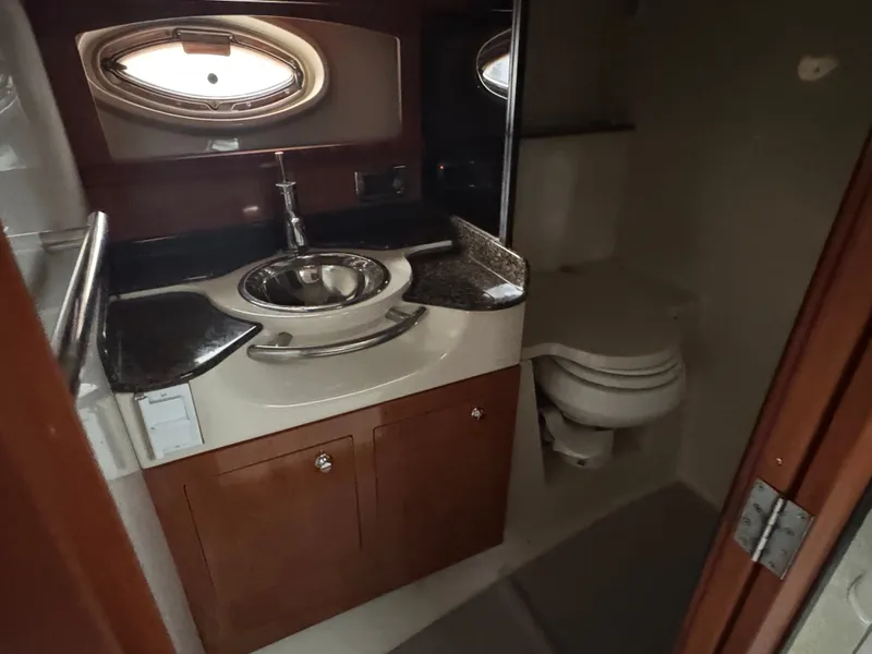 Slide: The Image of Four Winns 348 Vista 2006 - 15