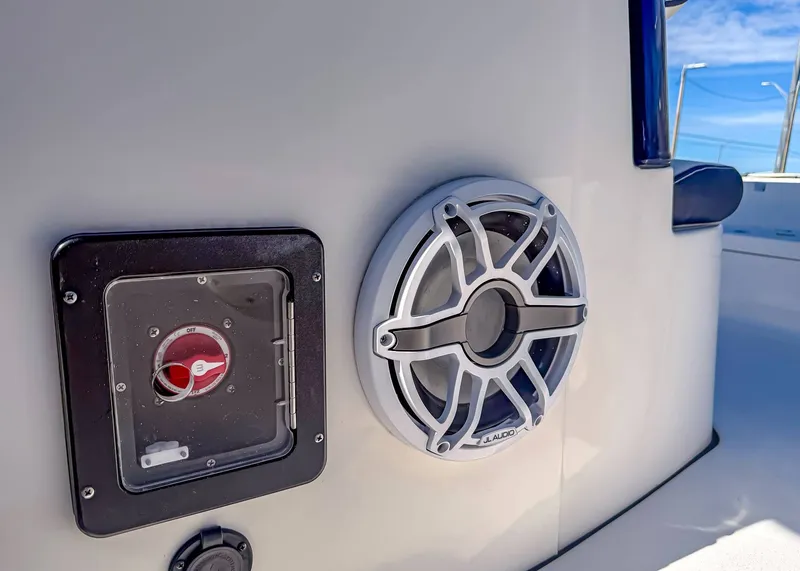 Slide: The Image of Tidewater 2410 Bay Max 2024 - 14