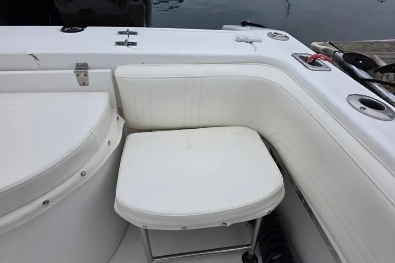 Slide: The Image of 2004 Fountain 31 Tournament Edition boat seating area with white cushioned seat. - 25