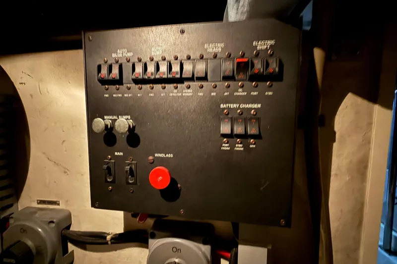 Slide: The Image of Control panel of a 2001 Carver 570 Voyager Pilothouse boat. - 52