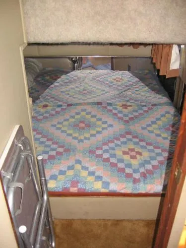 Slide: The Image of Chris-Craft 336 Commander 1985 - 10