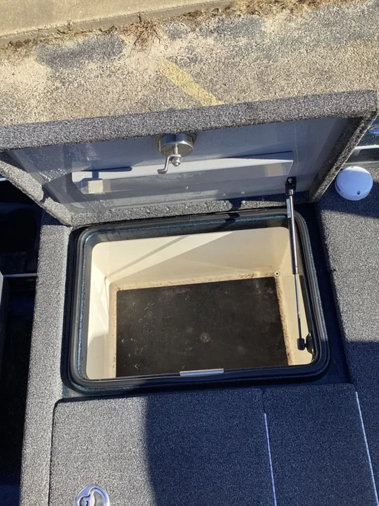 Slide: The Image of Caymas CX 21 PRO 2020 - 21