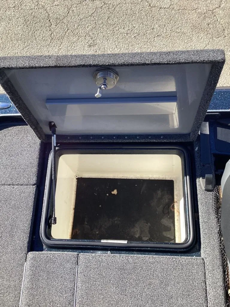 Slide: The Image of Caymas CX 21 PRO 2020 - 24