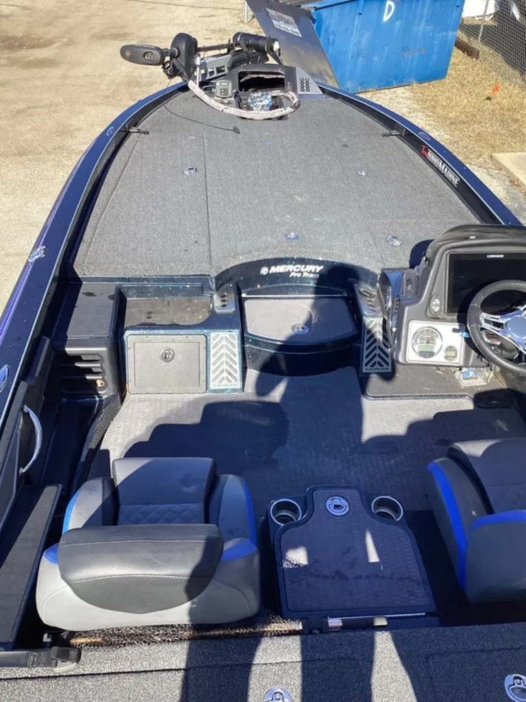 Slide: The Image of Caymas CX 21 PRO 2020 - 26