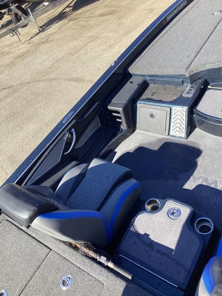 Slide: The Image of Caymas CX 21 PRO 2020 - 34