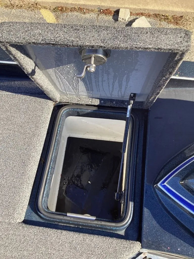 Slide: The Image of Caymas CX 21 PRO 2020 - 38