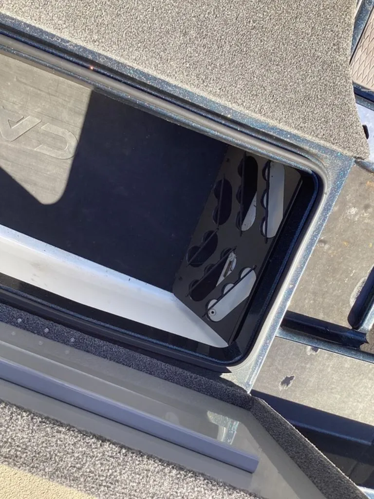 Slide: The Image of Caymas CX 21 PRO 2020 - 40