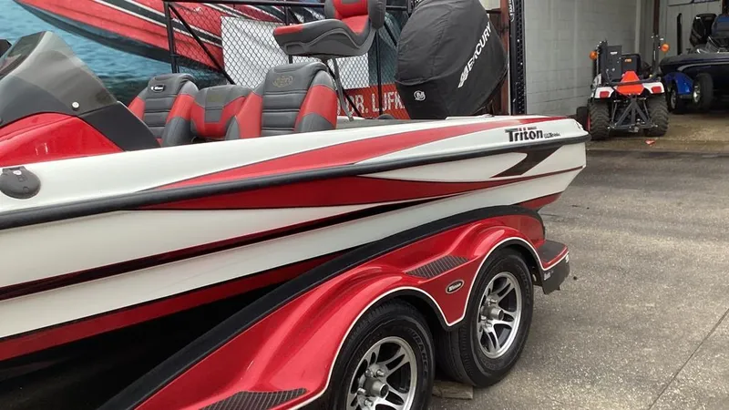 Slide: The Image of Triton 21XS 2014 - 2