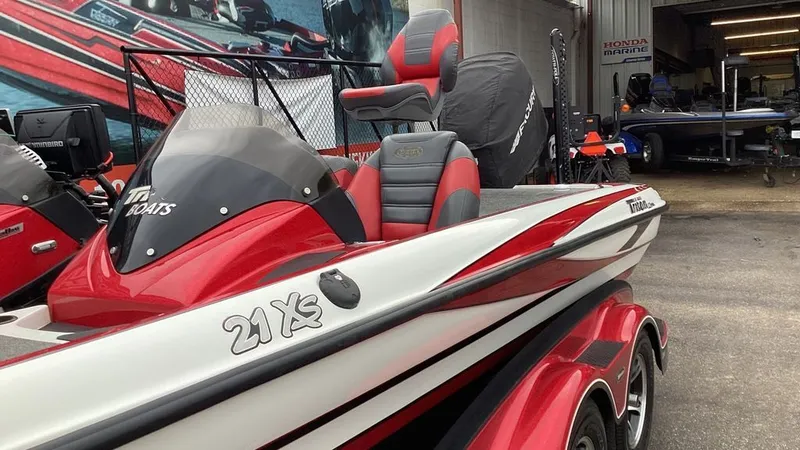 Slide: The Image of Triton 21XS 2014 - 3