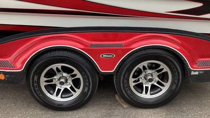 Slide: The Image of Triton 21XS 2014 - 4