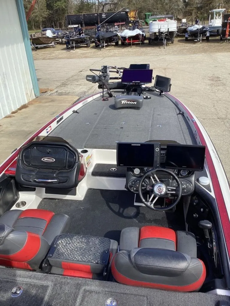 Slide: The Image of Triton 21XS 2014 - 47