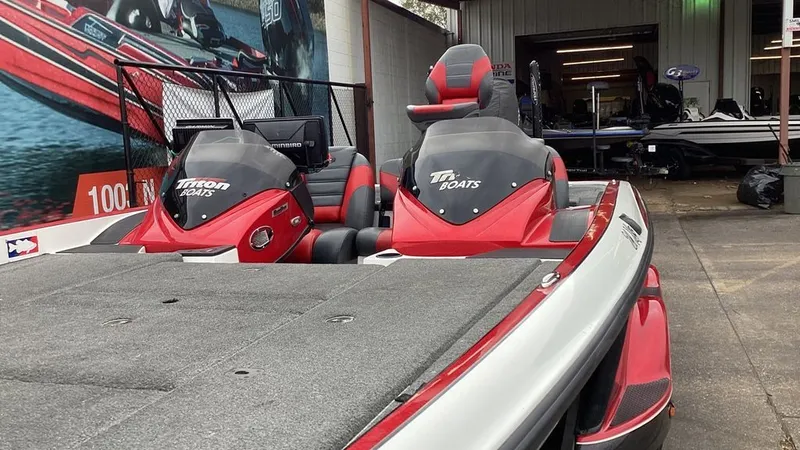 Slide: The Image of Triton 21XS 2014 - 8