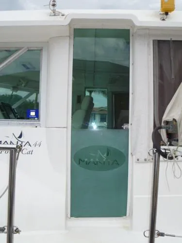 Slide: The Image of Manta 44 PowerCat 2006 - 7