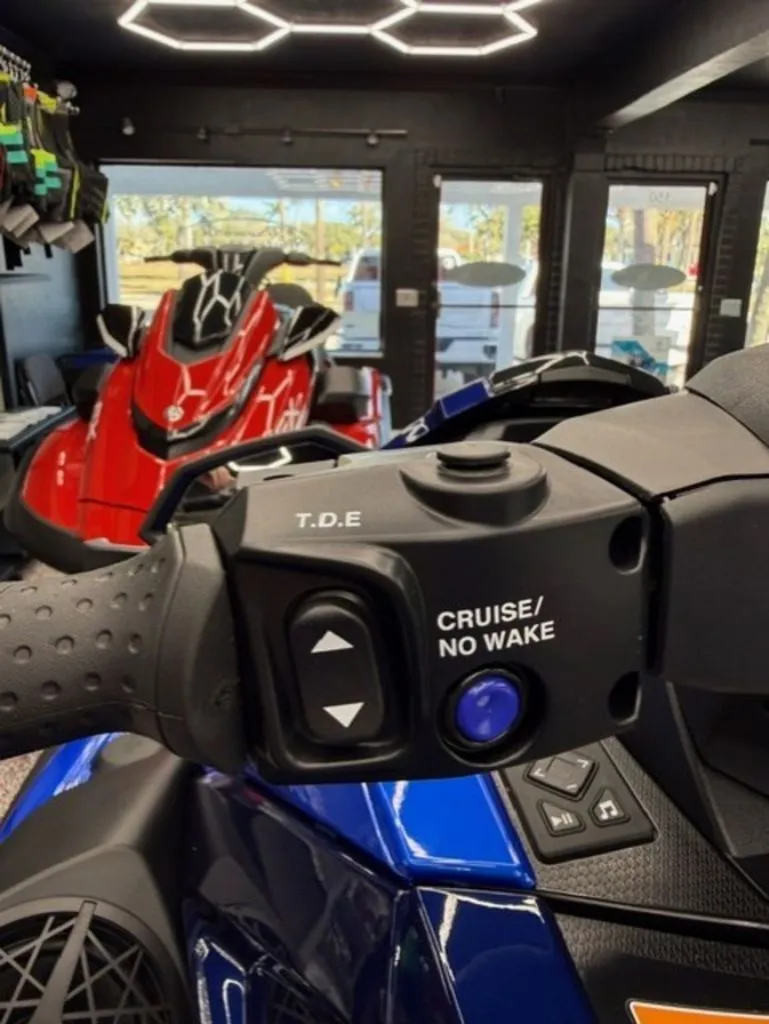 Slide: The Image of Yamaha VX® Limited 2026 - 15