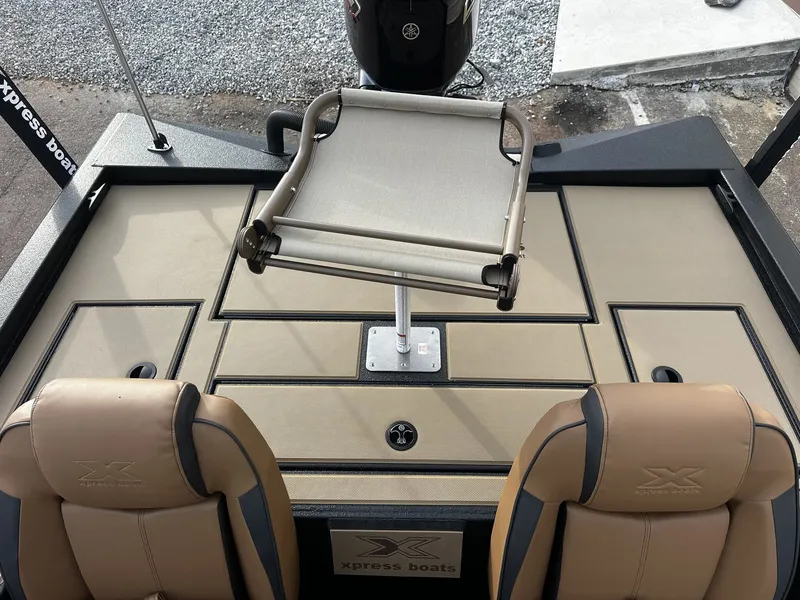 Slide: The Image of Xpress H20C Crappie 2026 - 8