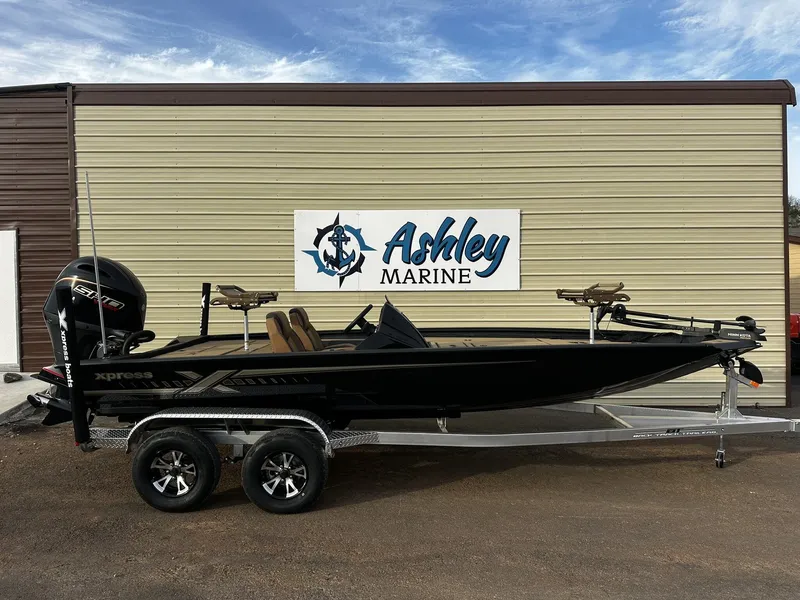 The Image of Xpress H20C Crappie 2026 - 1