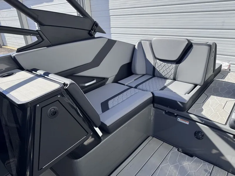 Slide: The Image of Yamaha 252XE 2025 - 14