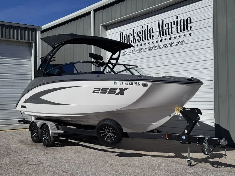 Slide: The Image of Yamaha 252XE 2025 - 2