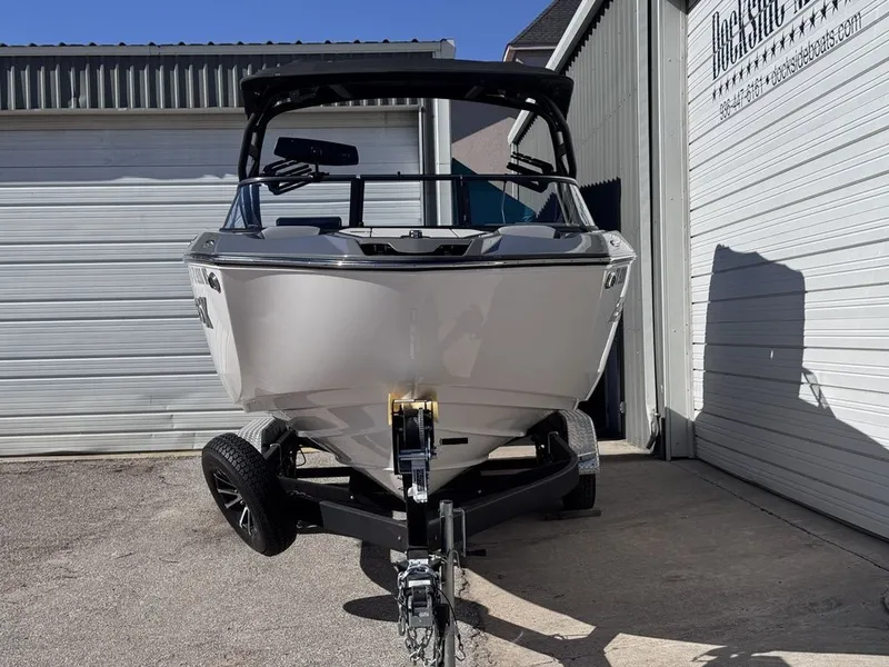 Slide: The Image of Yamaha 252XE 2025 - 3