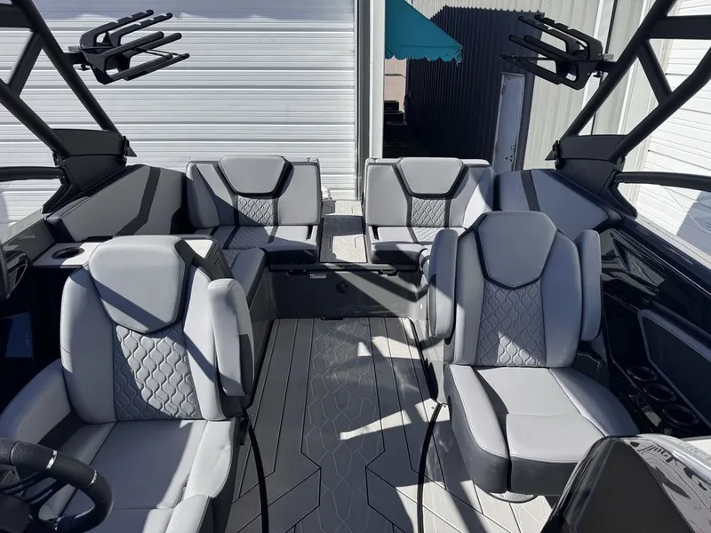 Slide: The Image of Yamaha 255XE 2025 - 13