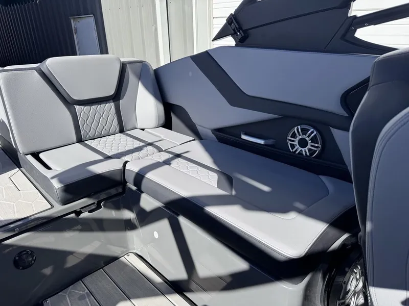 Slide: The Image of Yamaha 255XE 2025 - 16