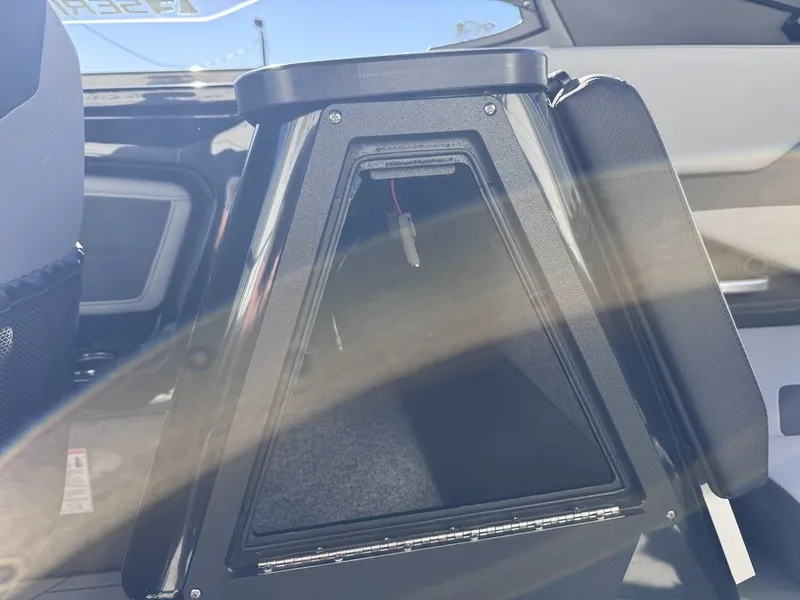 Slide: The Image of Yamaha 255XE 2025 - 19